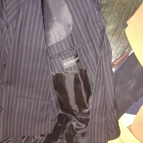 Suits - Picture 6 of 8